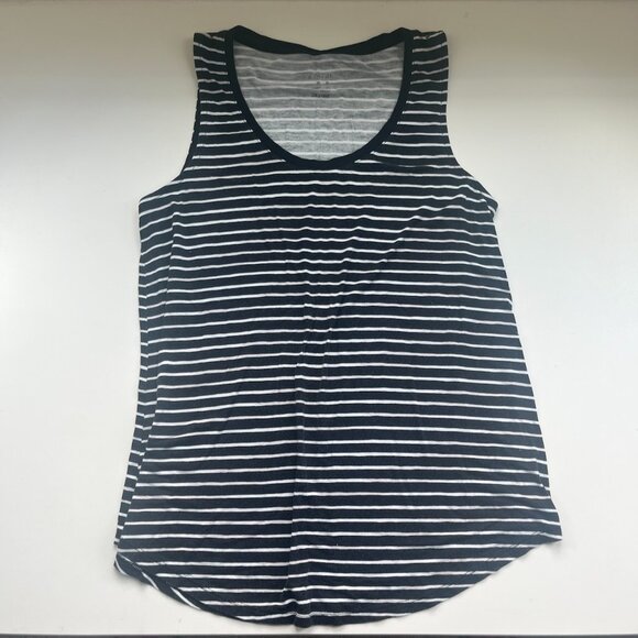 Women’s Small Flowy Tank Bundle - Picture 3 of 9